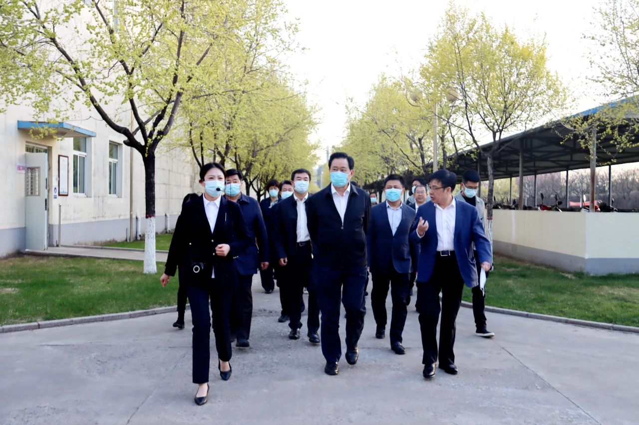 省总工会主席王晓东莅临亚星游戏官网老酒集团考察调研